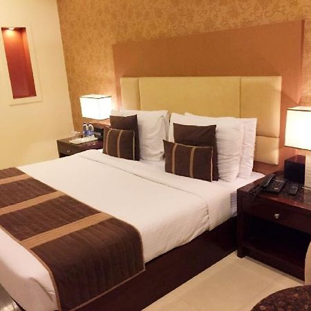 ניו דלהי Hotel Vista מראה חיצוני תמונה