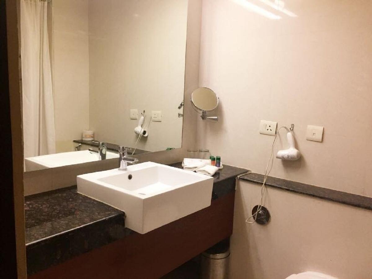 ניו דלהי Hotel Vista מראה חיצוני תמונה